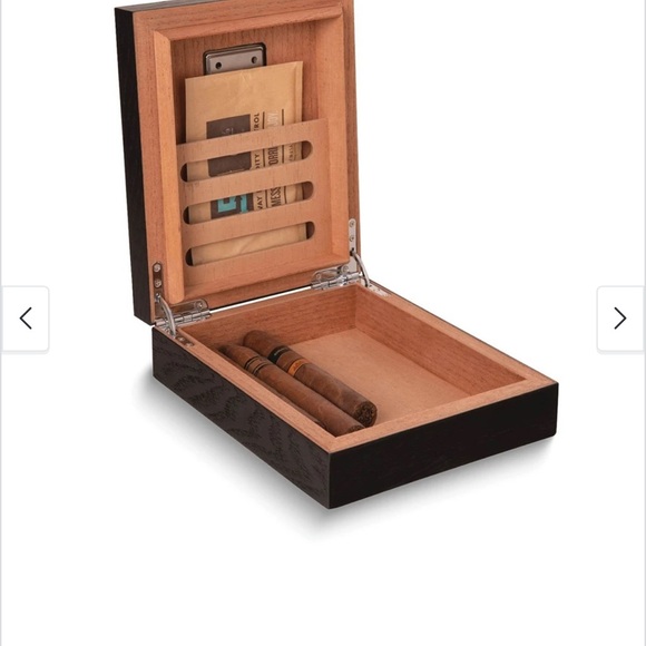 Curata Espresso Finish Wood 6-Cigar Humidor with Spanish  Curata Espresso Finish Wood Cigar Humidor